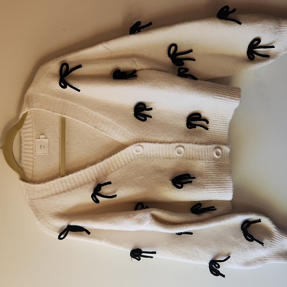 Luna Ivy Sweaters - White Cardigan with Black Bow Accents